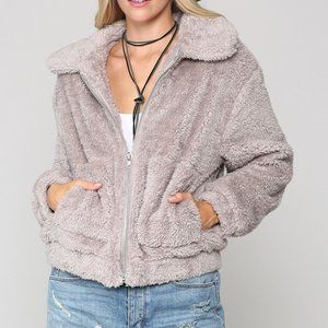 Super soft  Zip-Up Sherpa Jacket (UNWORN/WTAGS)
